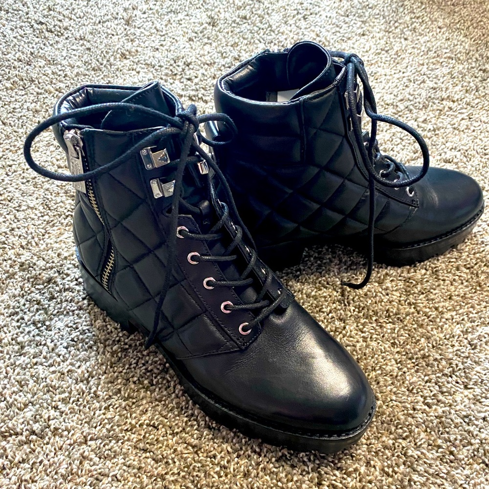 Michael Kors women boots size 5 black combat boot, zip up, lace up. Heeled boot